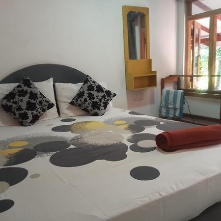 Angry Birds Homestay Habarana Esterno foto